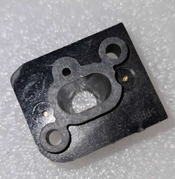 Vergaser-Isolator 133101034